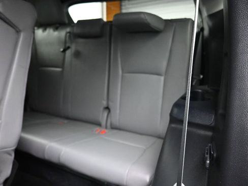 Used 2021 Toyota Highlander XLE AWD/4WD image 42