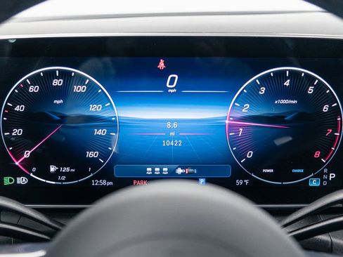 Used 2025 Mercedes-Benz GLC 300 4MATIC image 14