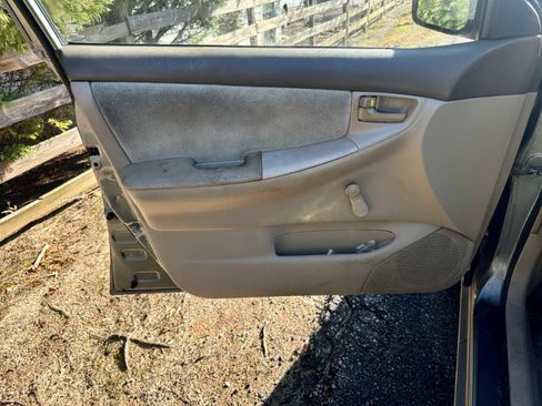 Used 2004 Toyota Corolla LE image 6