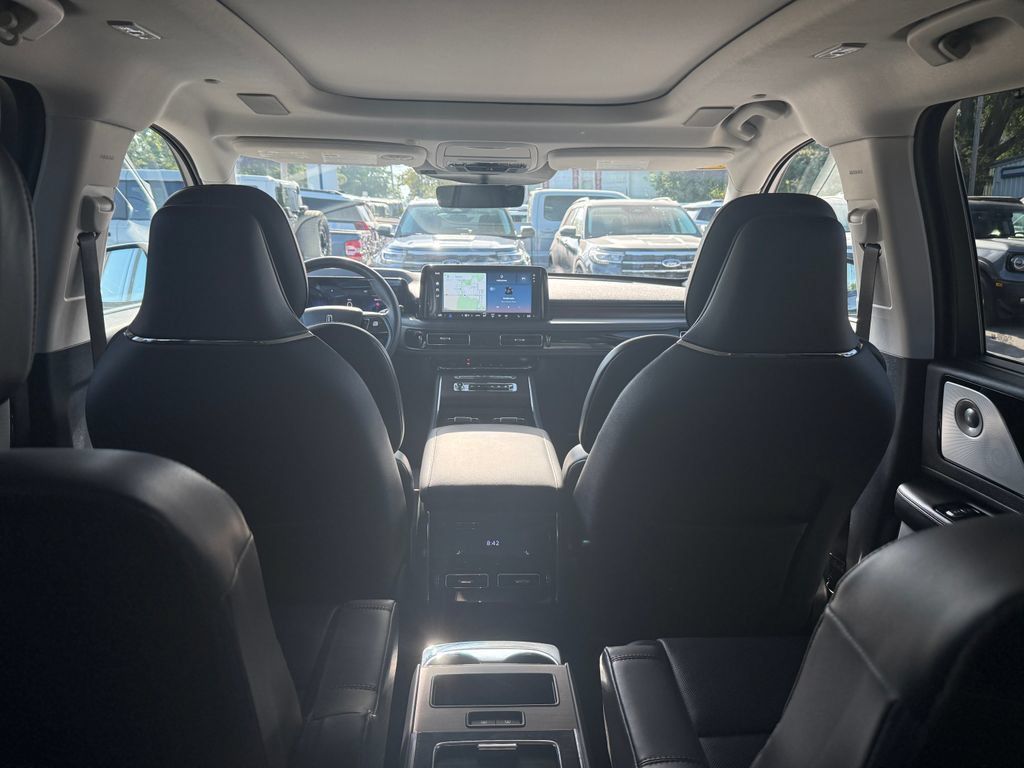 Used 2025 Lincoln Aviator Reserve w/ Equipment Group 201A AWD/4WD image 28
