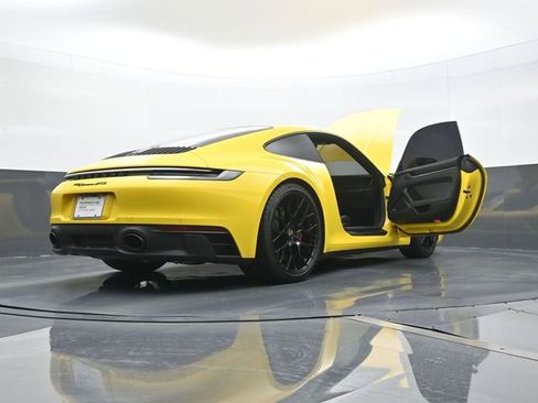 Certified 2024 Porsche 911 Carrera GTS RWD image 22