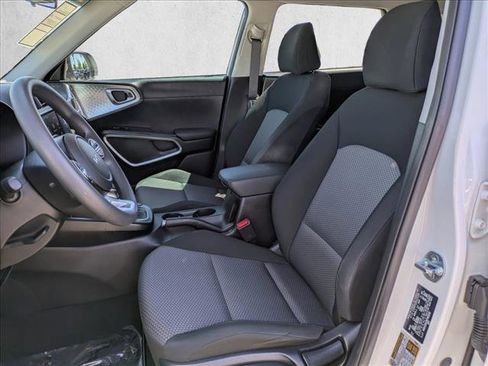 Used 2024 Kia Soul LX image 15