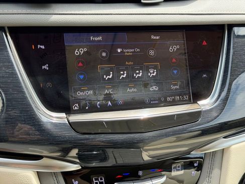 Used 2024 Cadillac XT6 Premium Luxury w/ Technology Package AWD/4WD image 18