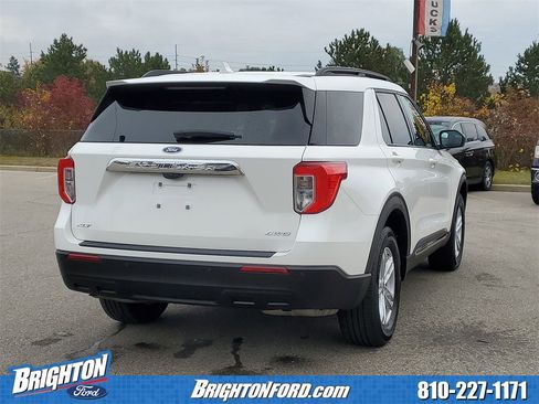 Used 2024 Ford Explorer XLT image 4
