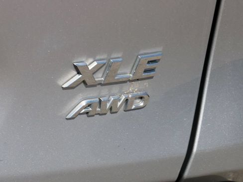 Used 2025 Toyota RAV4 XLE AWD/4WD image 9