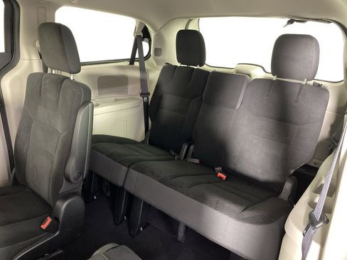 Used 2019 Dodge Grand Caravan SE w/ UConnect Hands-Free Group FWD image 31