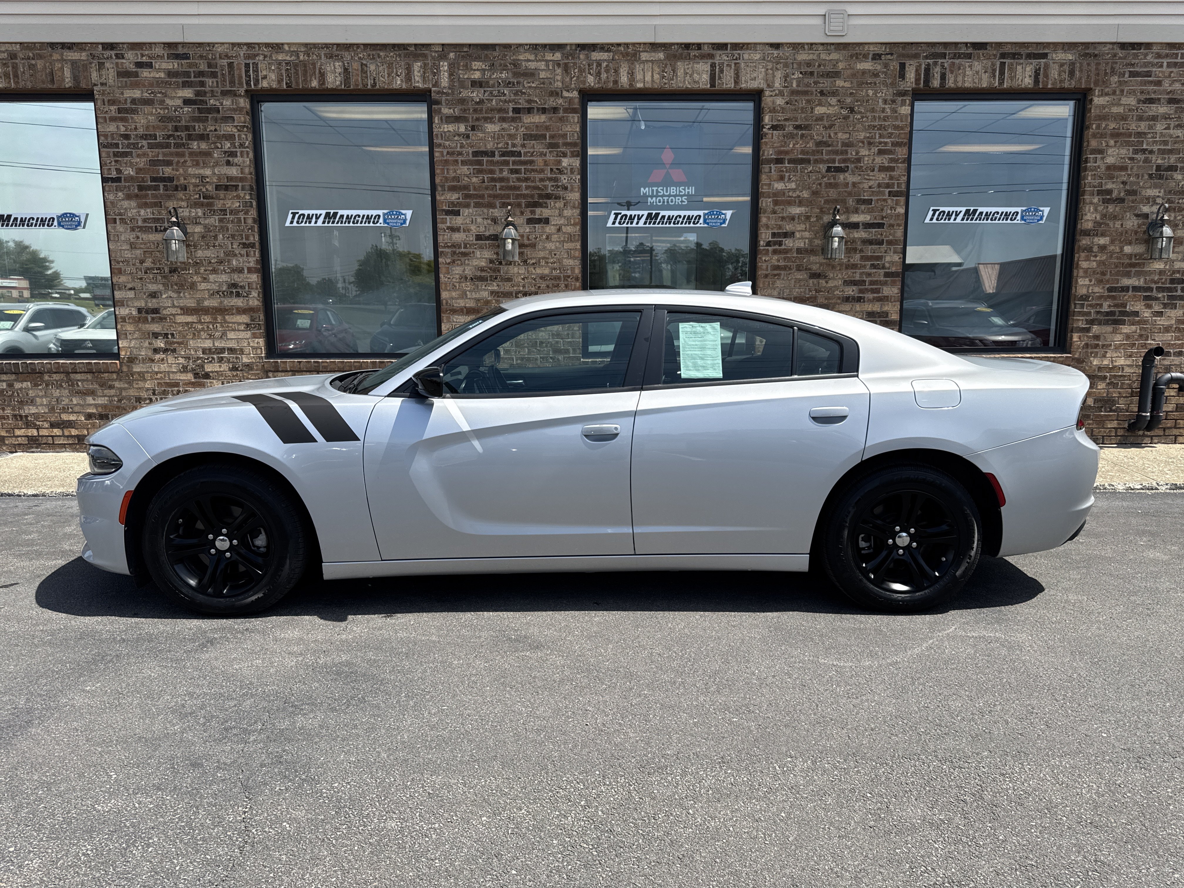 Used 2023 Dodge Charger SXT RWD image 2