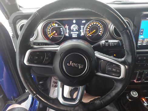 Used 2019 Jeep Wrangler Unlimited Sahara w/ Uconnect 4C Nav & Sound Group AWD/4WD image 9