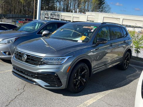 Used 2023 Volkswagen Tiguan SE R-Line image 1