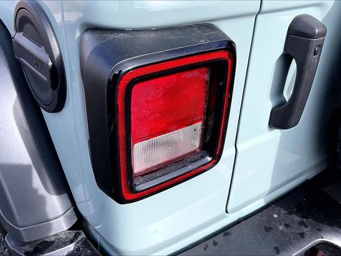 Used 2023 Jeep Wrangler Unlimited Rubicon image 24