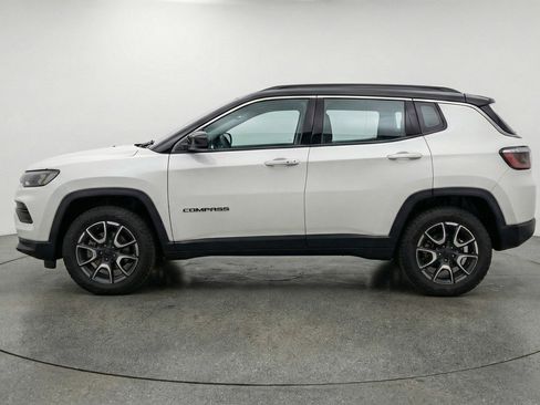 Used 2025 Jeep Compass Trailhawk AWD/4WD image 5