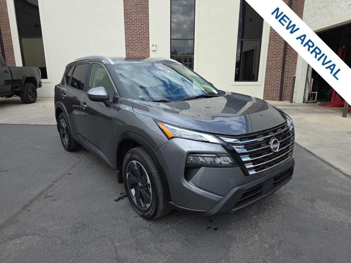 Used 2024 Nissan Rogue SV w/ SV Premium Package AWD/4WD image 1