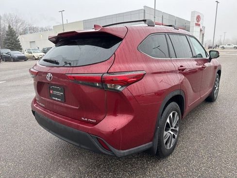Certified 2021 Toyota Highlander XLE image 11