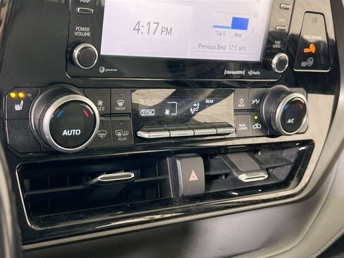 Used 2020 Toyota Highlander XLE image 15