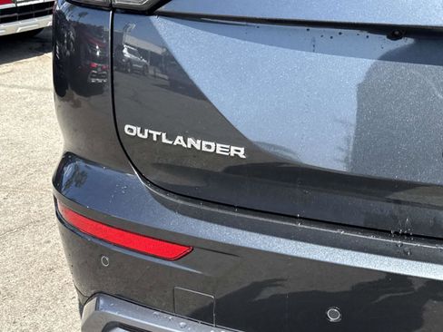 New 2025 Mitsubishi Outlander SE image 5