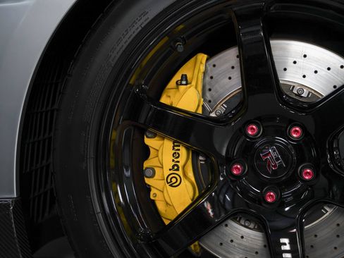 Used 2018 Nissan GT-R NISMO AWD/4WD image 18