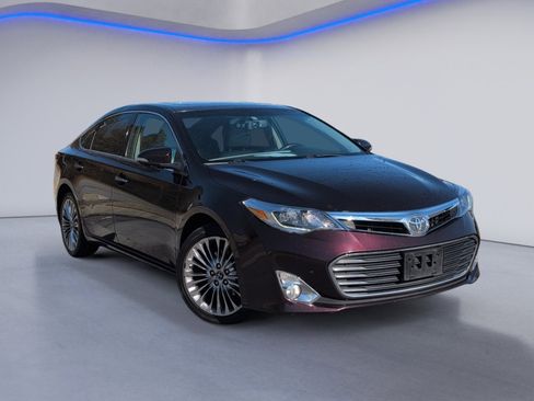 Used 2015 Toyota Avalon Limited image 2