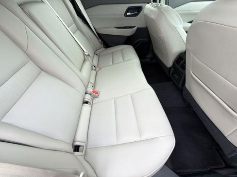 Used 2024 Nissan Rogue SV w/ SV Premium Package FWD image 31
