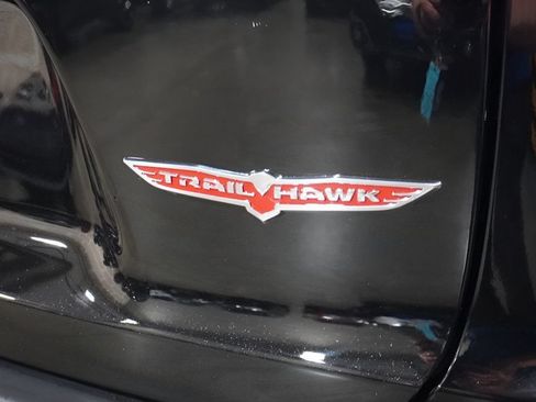 Used 2022 Jeep Cherokee Trailhawk AWD/4WD image 12
