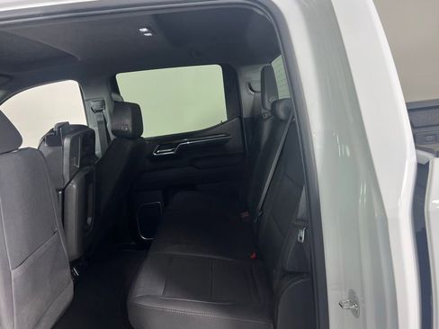 Used 2023 GMC Sierra 1500 SLE image 28