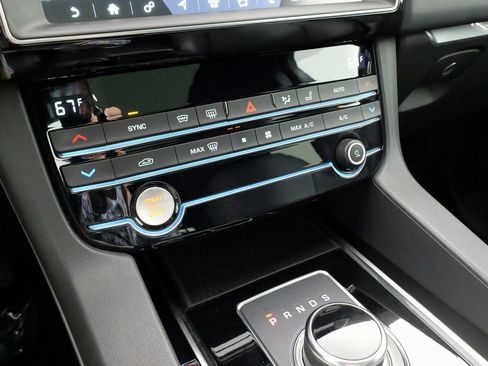 Used 2020 Jaguar F-PACE Premium image 58