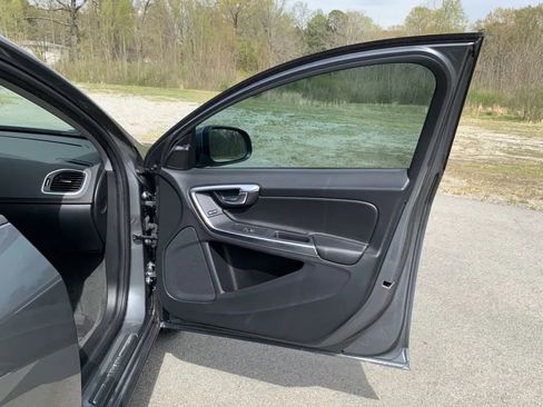 Used 2018 Volvo V60 T5 Dynamic w/ Vision Package image 20