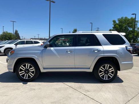 Used 2022 Toyota 4Runner Limited AWD/4WD image 2