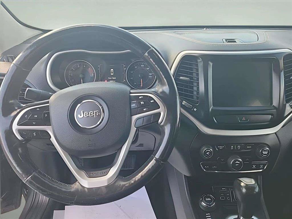 Used 2018 Jeep Cherokee Latitude Plus AWD/4WD image 9