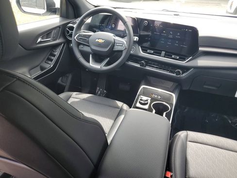 New 2026 Chevrolet Equinox LT w/ Convenience Package II FWD image 11