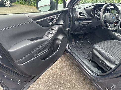 Used 2023 Subaru Forester Premium AWD/4WD image 30