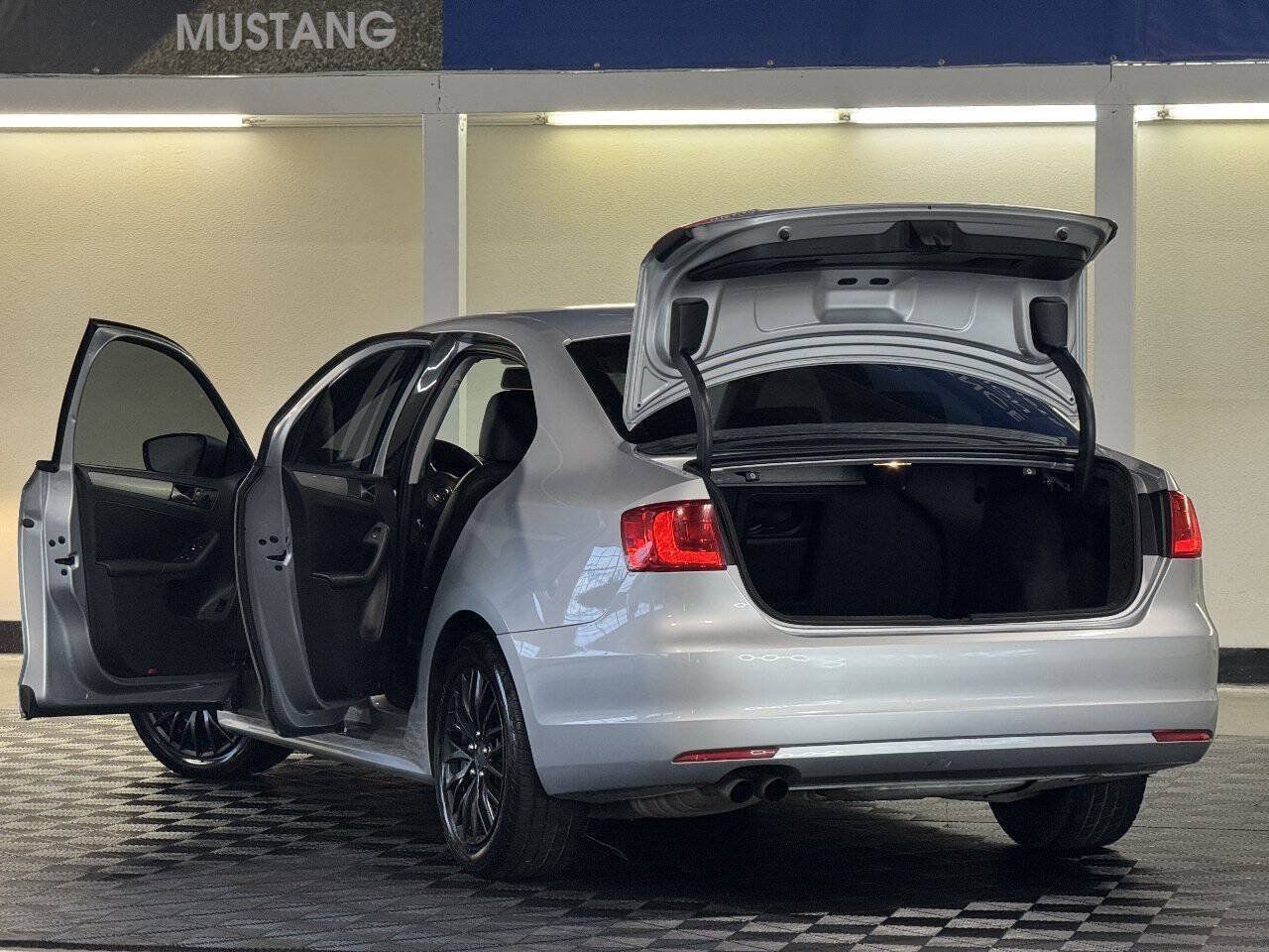 Used 2014 Volkswagen Jetta SE FWD image 5