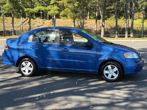 Used 2009 Chevrolet Aveo LT w/ Power and Convenience Package image 4