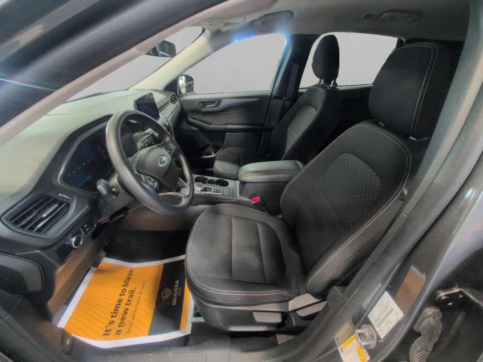 Used 2025 Ford Escape Active AWD/4WD image 9