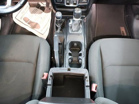 Used 2019 Jeep Wrangler Unlimited Sahara w/ Safety Group image 17