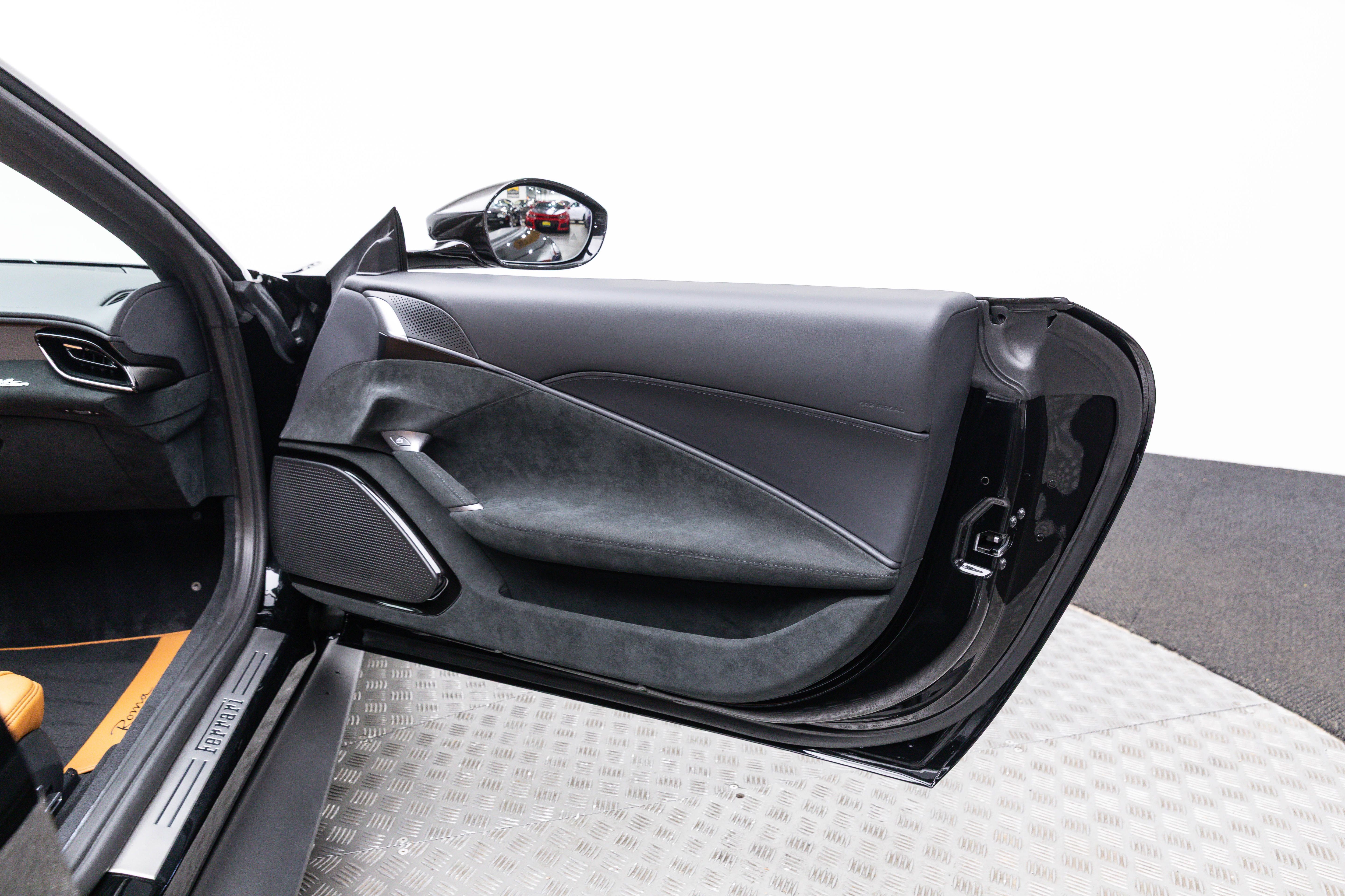 Certified 2026 Ferrari Roma Spider RWD image 32