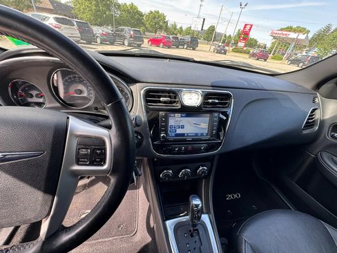 Used 2012 Chrysler 200 Limited FWD image 9