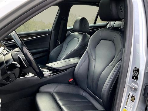 Used 2019 BMW 530i xDrive w/ Convenience Package image 25