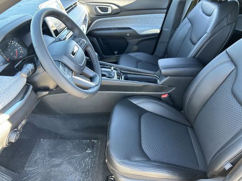 New 2026 Jeep Compass Latitude image 16