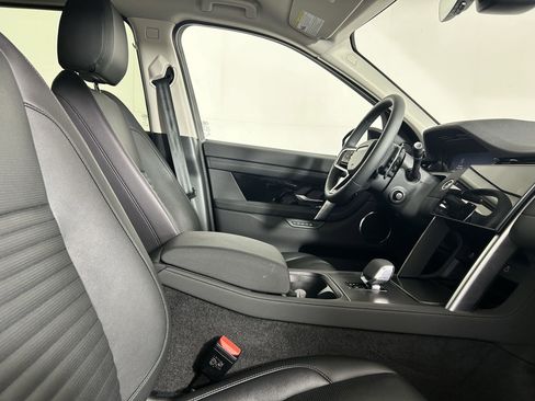 Used 2025 Land Rover Discovery Sport S image 18