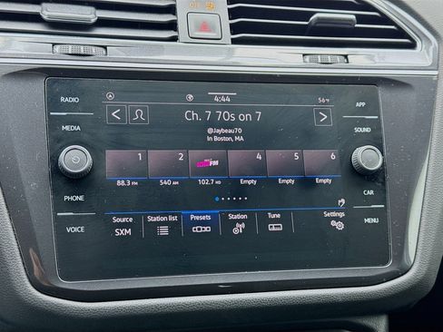 Used 2021 Volkswagen Tiguan SE image 11