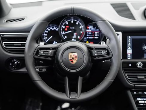 Certified 2026 Porsche Macan AWD/4WD image 13