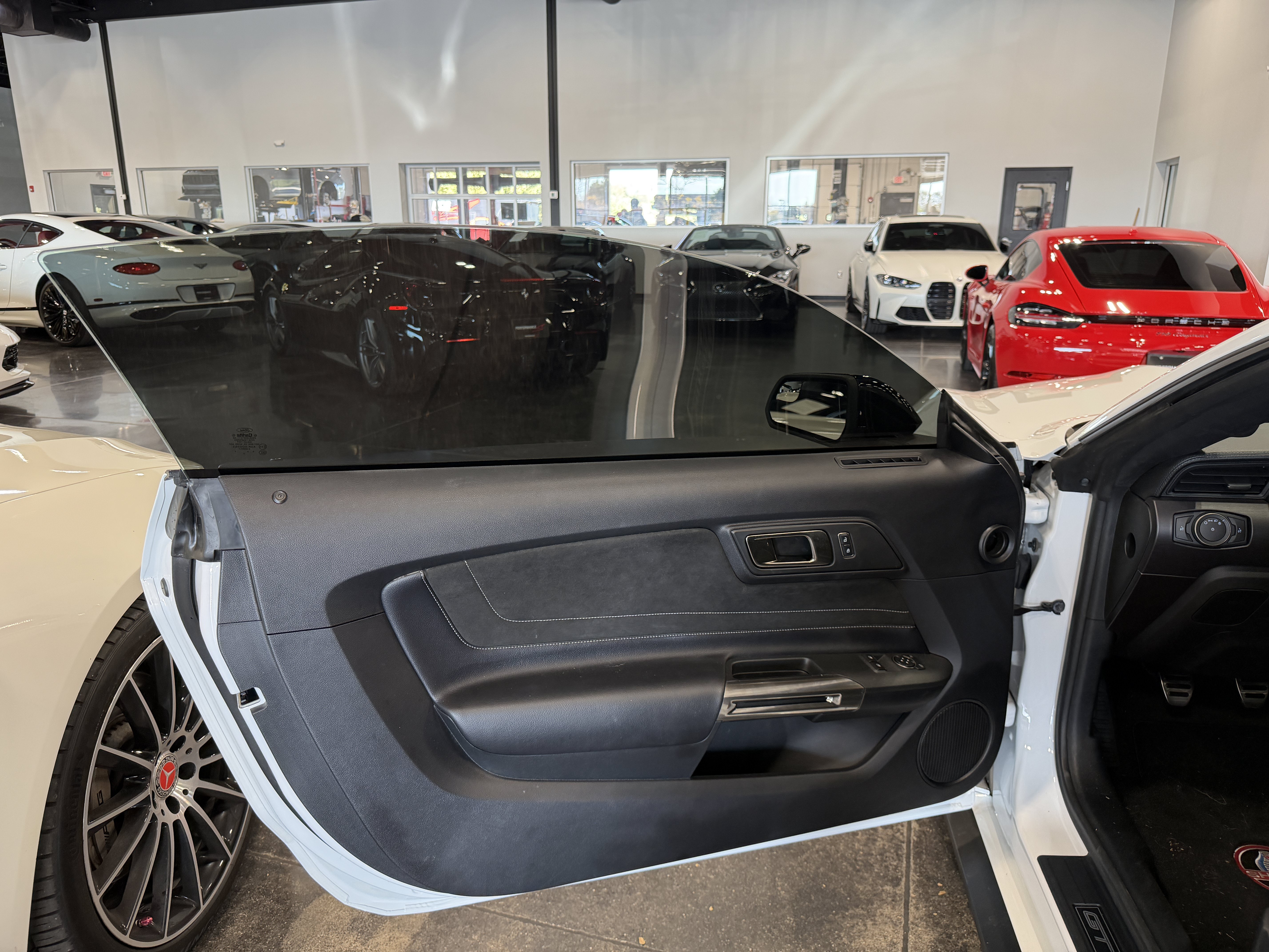 Used 2016 Ford Mustang Shelby GT350 w/ Technology Package RWD image 8