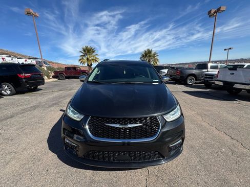 Used 2022 Chrysler Pacifica Limited image 8