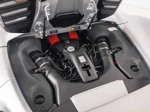 Used 2021 Ferrari F8 Tributo image 60