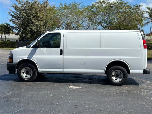 Used 2021 Chevrolet Express 2500 w/ Driver Convenience Package image 4