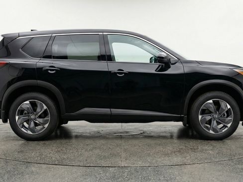 Used 2025 Nissan Rogue SV FWD image 11