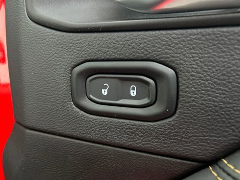 Used 2025 Jeep Wrangler Unlimited Sahara image 24