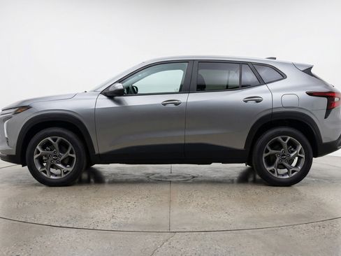 Used 2025 Chevrolet Trax LT w/ LT Convenience Package image 5