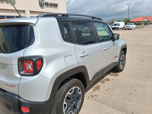 Used 2015 Jeep Renegade Trailhawk AWD/4WD image 8