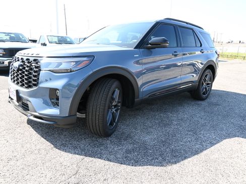 New 2026 Ford Explorer ST-Line w/ ST-Line Street Pack RWD image 8